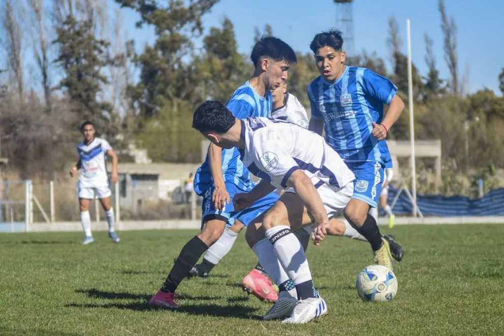 Buscando el campeón: igualaron Villalonga y Jorge Newbery en la primera final