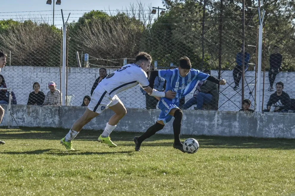 Jorge Newbery y Villalonga repartieron puntos y Peña es el único líder