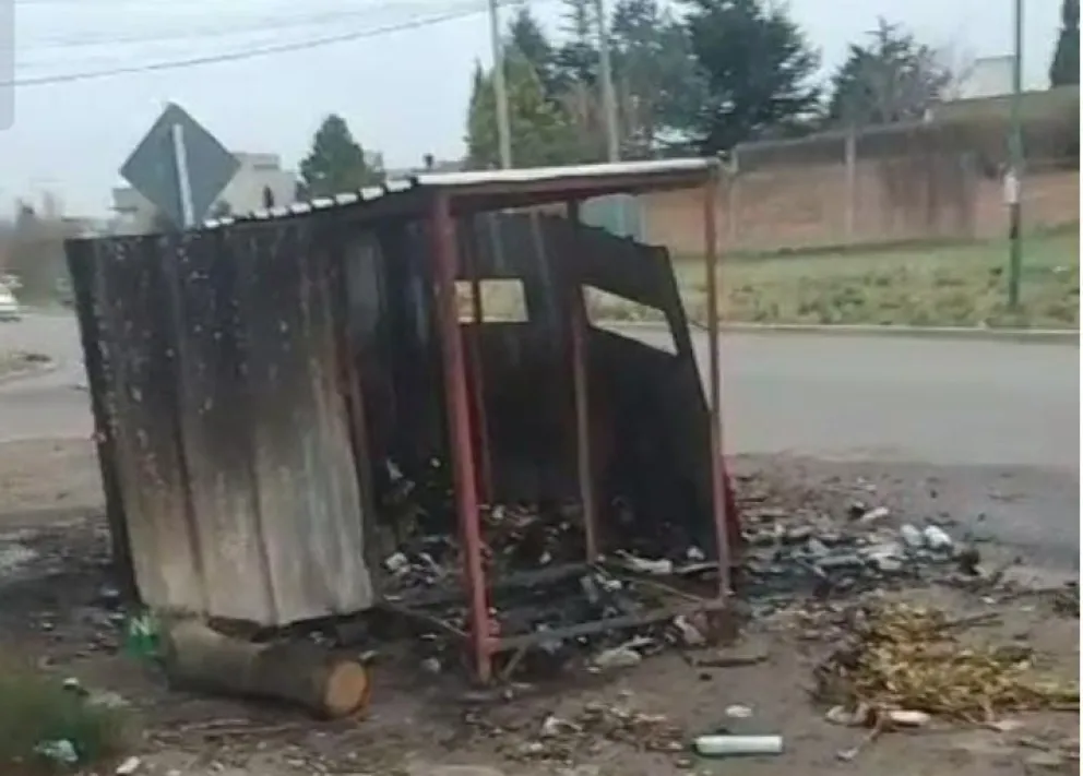 Nuevo acto de vandalismo e incendio de una estación de reciclado en Viedma