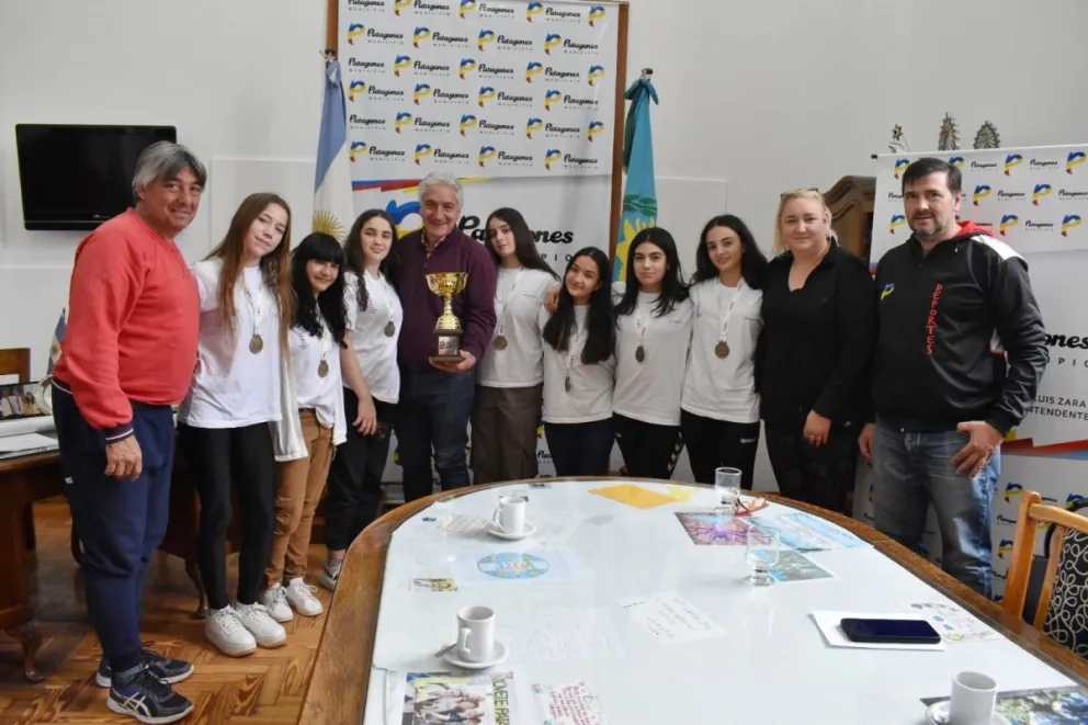 Las campeonas de la Copa Buenos Aires fueron recibidas por el intendente Zara