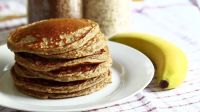¿Querés un desayuno rápido y delicioso?: aprender a hacer unas tortitas de avena y banana