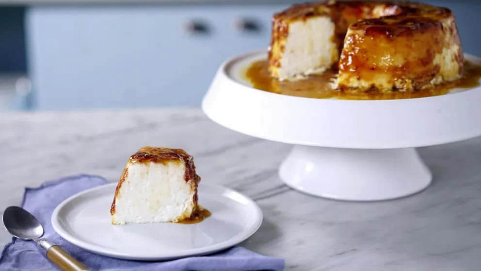 Un postre delicioso, económico y rendidor: isla flotante