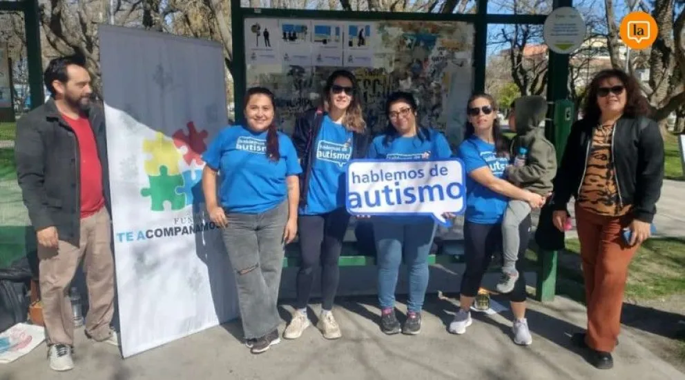 Pictogramas en las paradas de colectivos para concientizar sobre el TEA