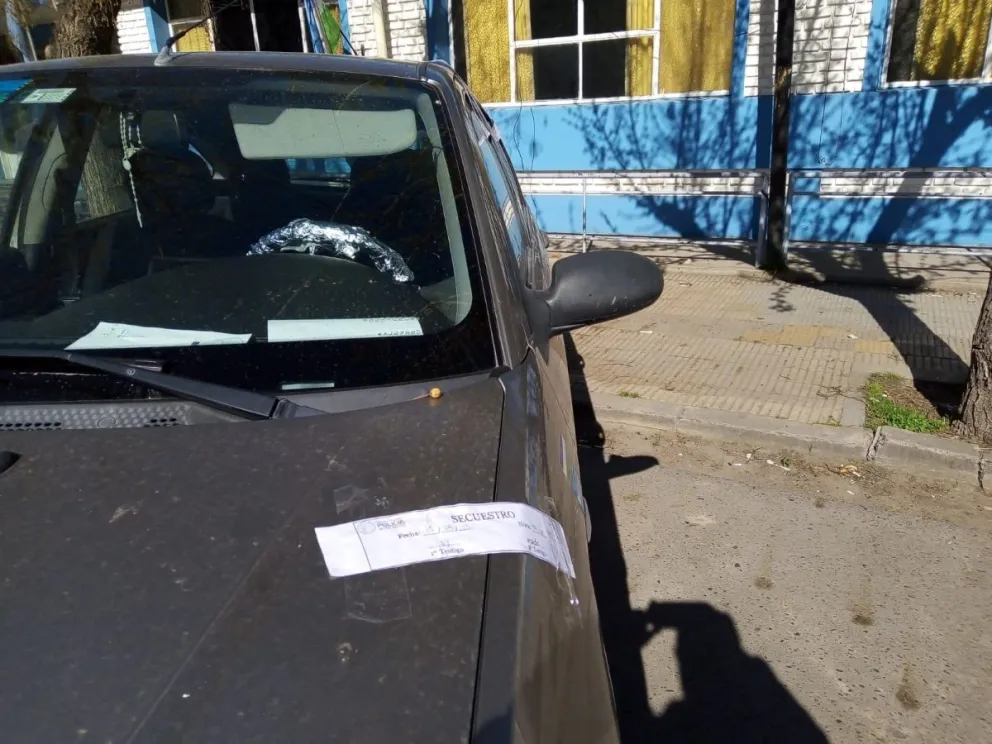 Apareció el auto que habían robado en Viedma con un caniche adentro