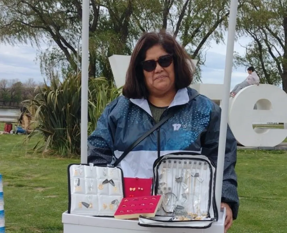 Comenzó puerta por puerta y ahora está en todas las ferias con su emprendimiento