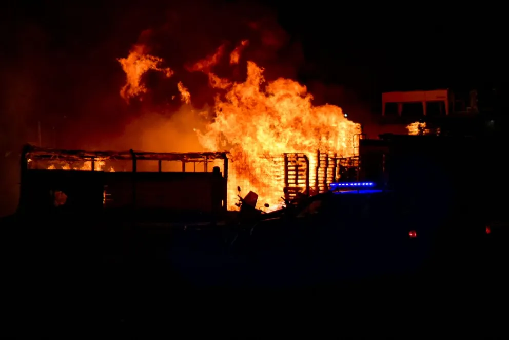 Apagaron el dantesco incendio de Diarco donde sólo se quemaron maderas