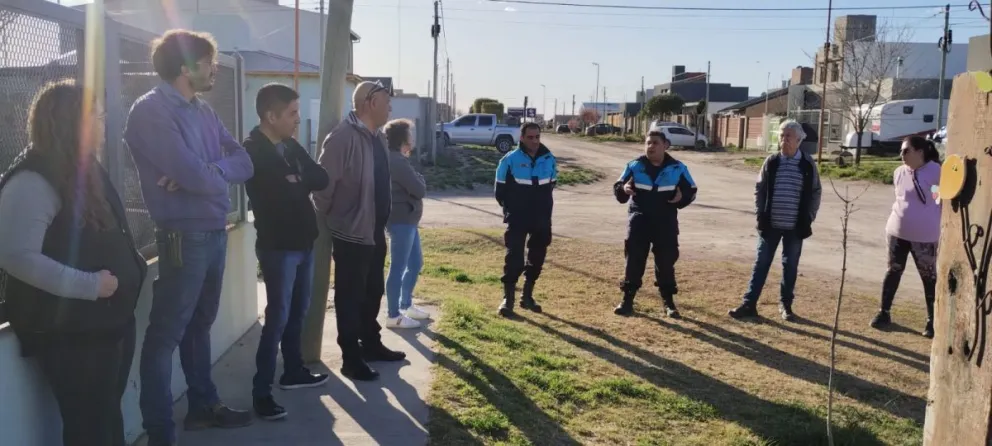 Recorren los barrios y se entrevistan con vecinos para mejorar la seguridad 