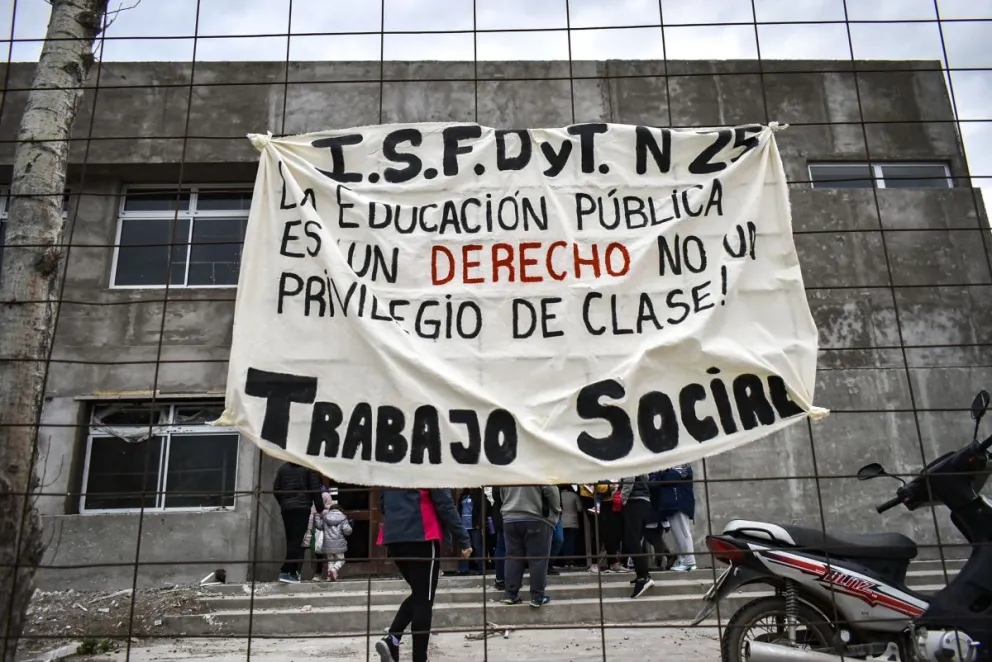 La comunidad educativa del Instituto de Formación Docente pidió por la culminación del nuevo edificio