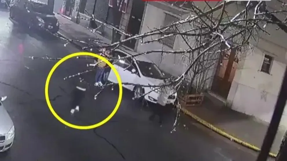 Asesinaron a un hombre a balazos frente a su hijo de 9 años: el niño resultó herido