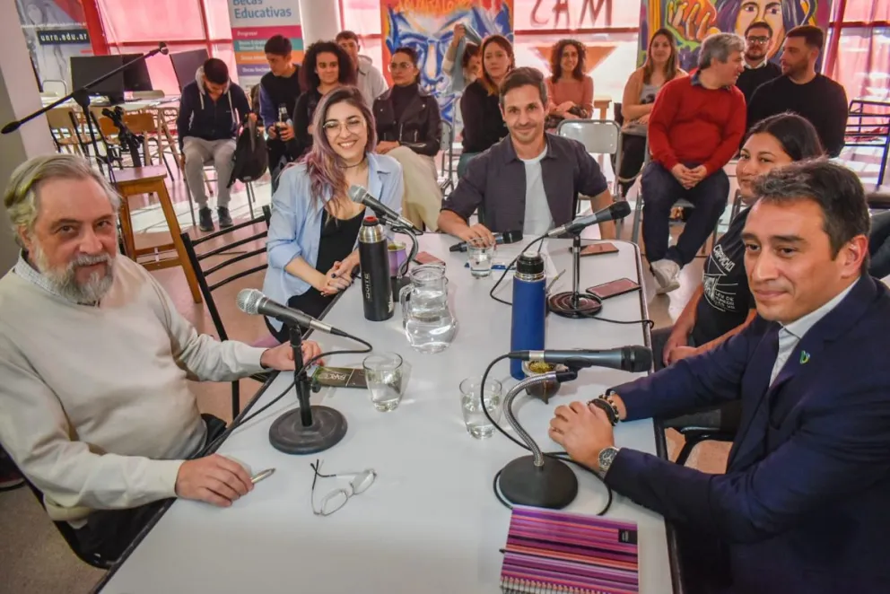 Se desarrolló una radio abierta con referentes de la Comarca por los 40 años de la democracia