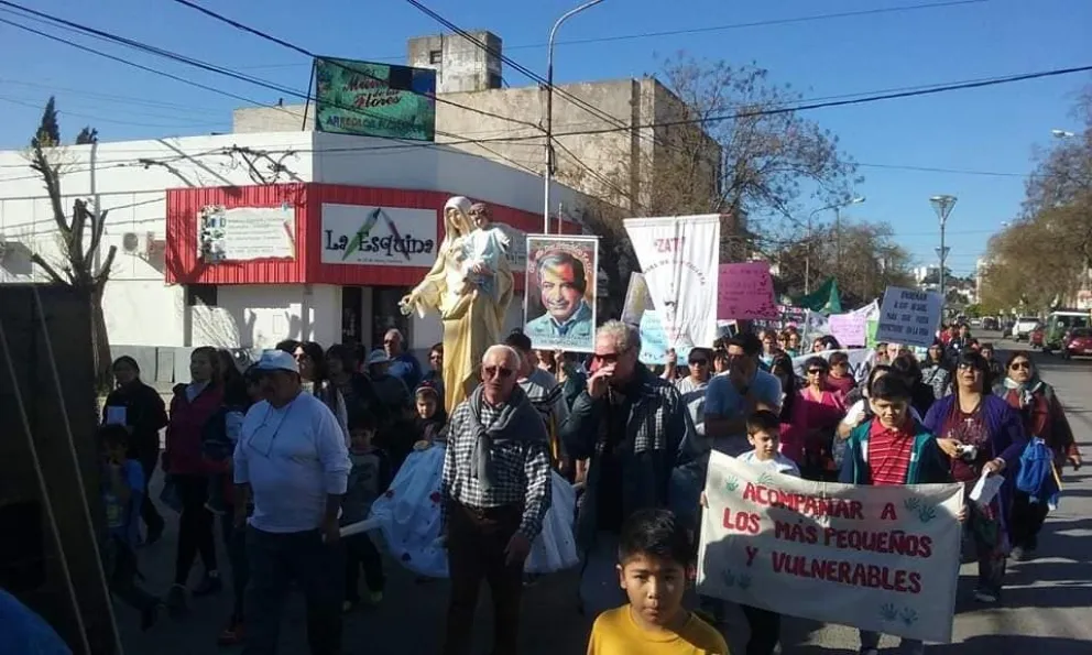 Se celebra la fiesta de la Patrona de Viedma con caravana, paseo por el río, procesión y baile