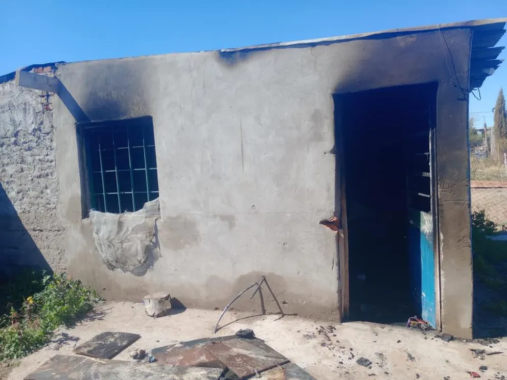 Una joven del barrio Esperanza perdió todo en un incendio