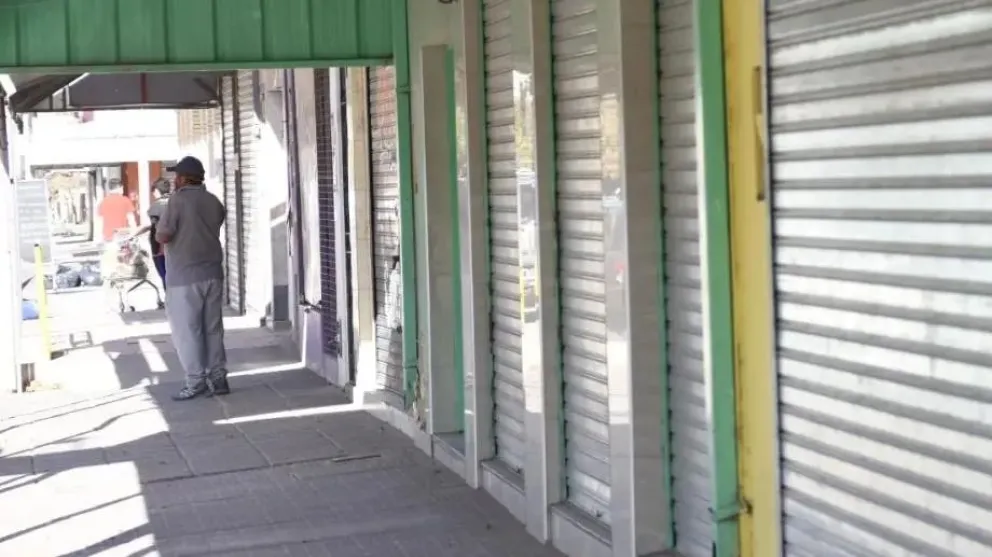 Cerrados comercios y supermercados en Neuquén y Río Negro 