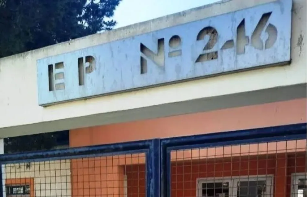 Otra vez quieren juntar dos grados de la Escuela Primaria de El Cóndor: "No nos respetan como comunidad"