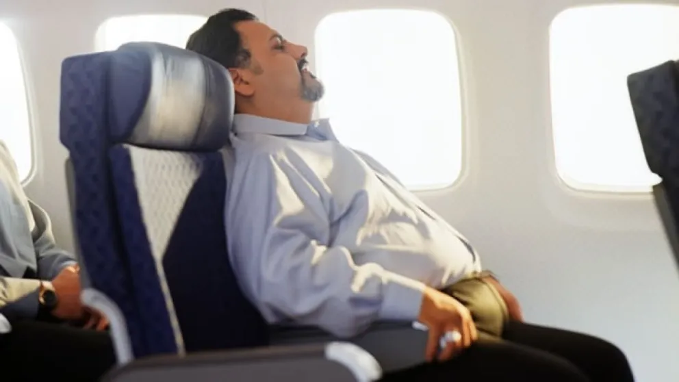 Insólito: una aerolínea pesa a sus pasajeros junto a sus equipajes