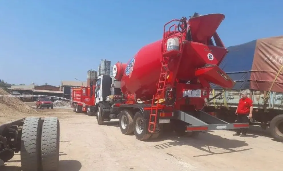 Trágico accidente laboral: obrero muere al caer en una mezcladora de hormigón 