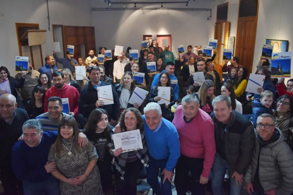 Entregaron carpetas de adjudicación y posesión de lotes a 93 familias 