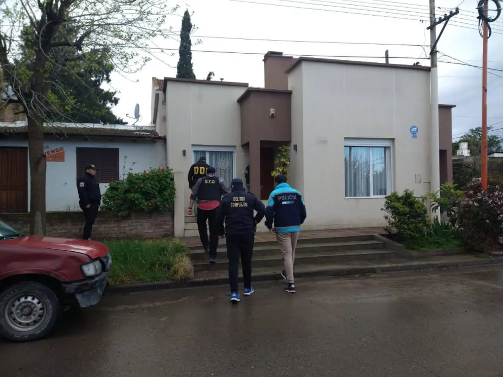 Realizan allanamiento y secuestran elementos en una causa de ciberdelito