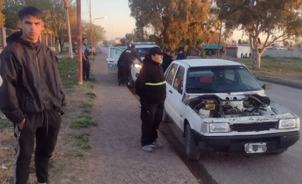 Le sacaron el auto por no tener carnet de conducir y la familia dice que hay persecución