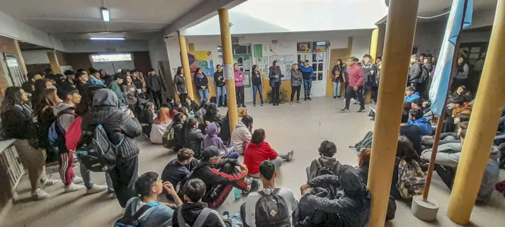 Barrera, sobre el conflicto en la ESRN N°4: “Trabajar con las familias y los estudiantes para volver a traer la calma”