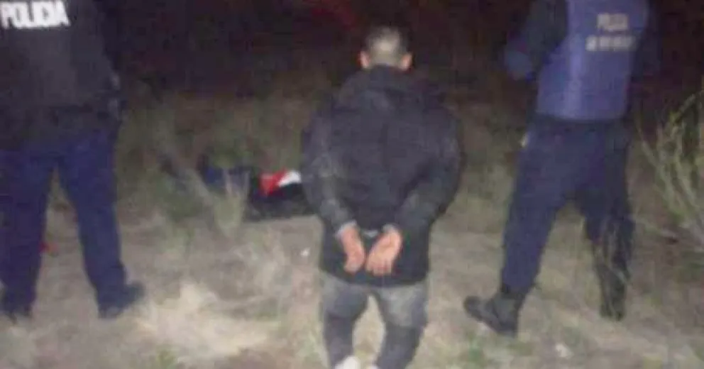 La policía fue a detenerlos y los terminó salvando