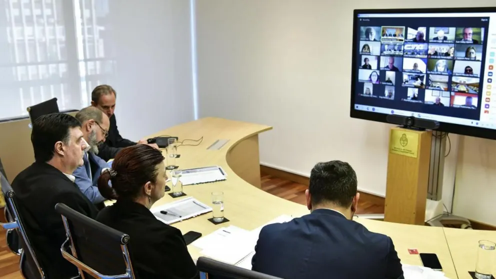 Se acordó un aumento del 32,2% del salario mínimo: a cuánto llegará