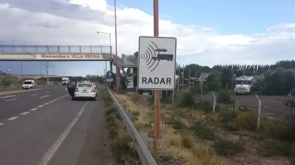 Para infartarse: una mujer recibió una multa de más de 100 mil pesos por un radar 