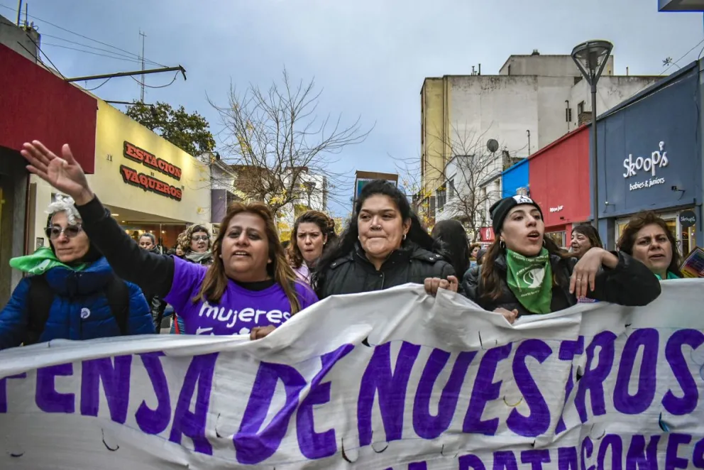 28S en Viedma: mujeres y diversidades se movilizaron bajo el lema "la libertad es nuestra"