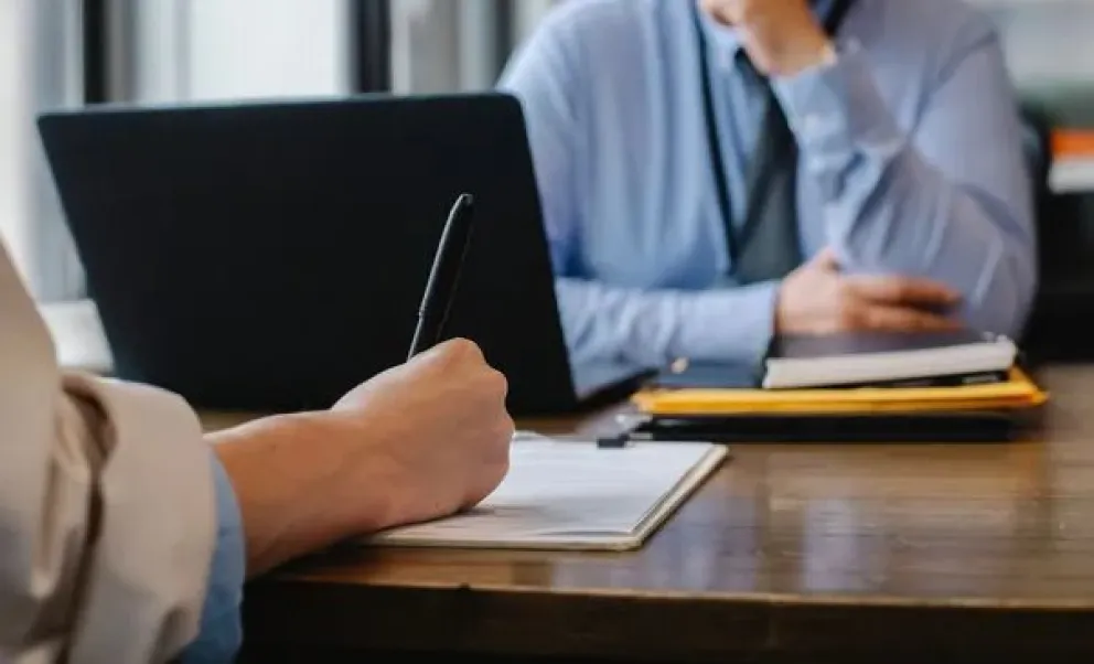 Empresarios rechazan la reducción de la jornada laboral