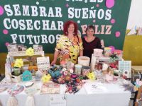 Paola y Lucía Morales hacen del reciclaje un arte y una forma de emprender