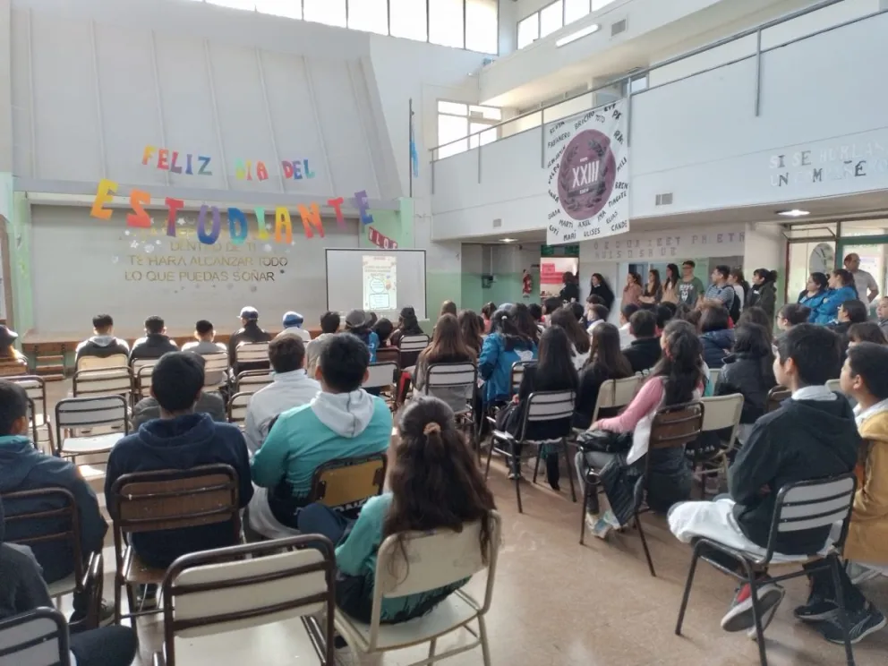 La ESRN N° 154 concretó una muestra institucional para captar más alumnos