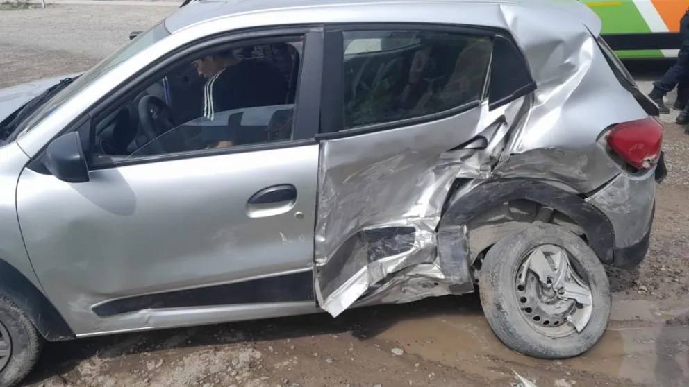 Persecución y choque en el Santa Clara: la policía pudo atrapar a quien luego del impacto quiso escapar a pie 