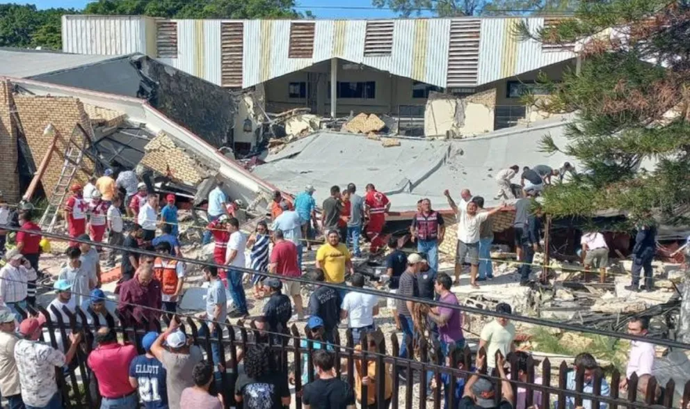 Video: el momento en el que colapsa el techo de una iglesia en México durante un bautismo