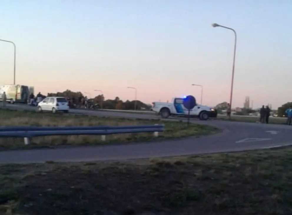 Un joven motociclista sufrió un accidente de tránsito en el puente Basilio Villarino