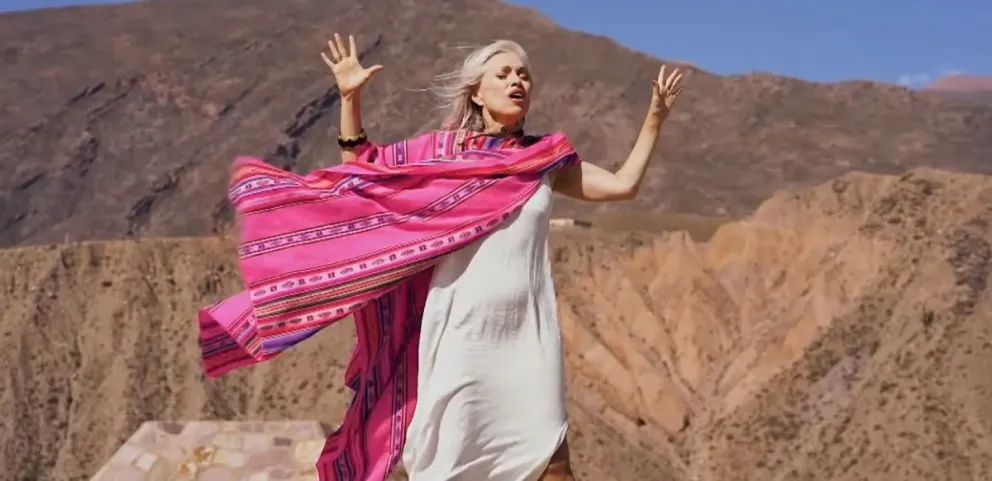 Claudia Peter, el diamante en bruto de Viedma que brilló en Got Talent, presentó un nuevo videoclip