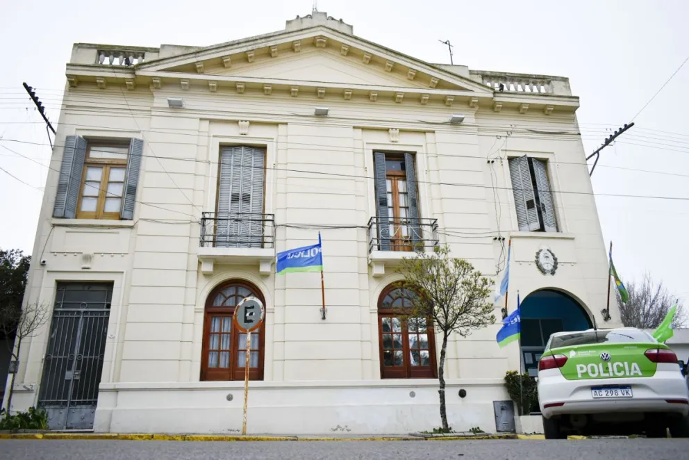 Quisieron hacerse los vivos pero fueron sorprendidos robando bebidas alcohólicas