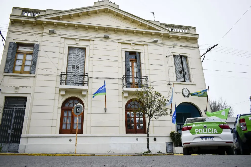 Terminaron en la comisaría por romper cartelería de señalización pública 