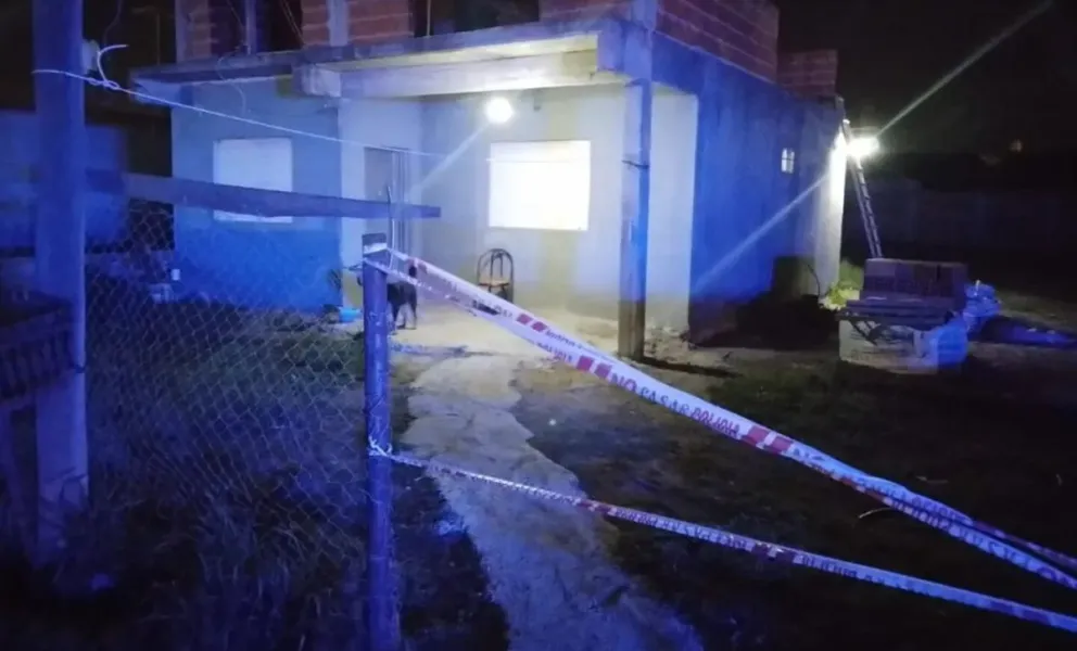 Detuvieron a un hombre por asesinar a su pareja a puñaladas delante de sus hijos