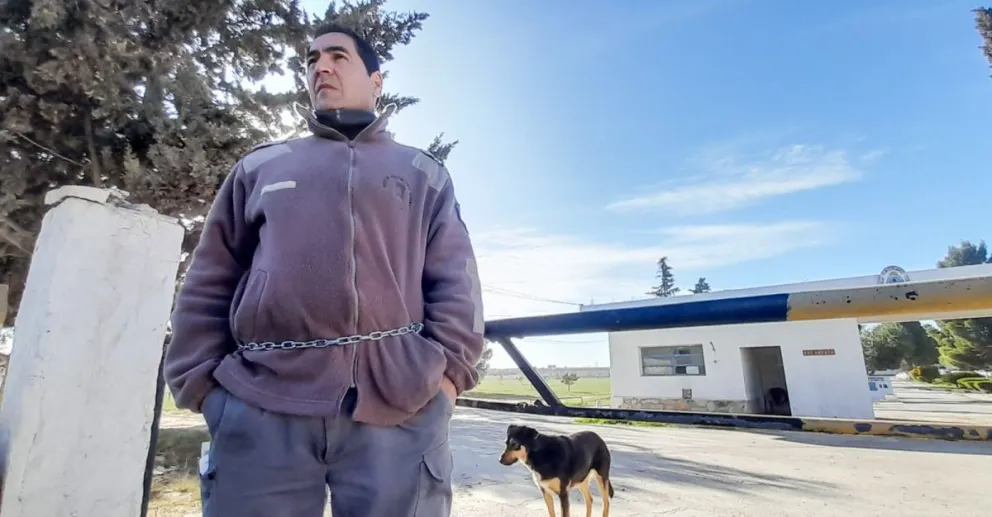 El drama del penitenciario Roberto Parra al que no le permiten jubilarse y dejaron de pagarle el sueldo: su palabra