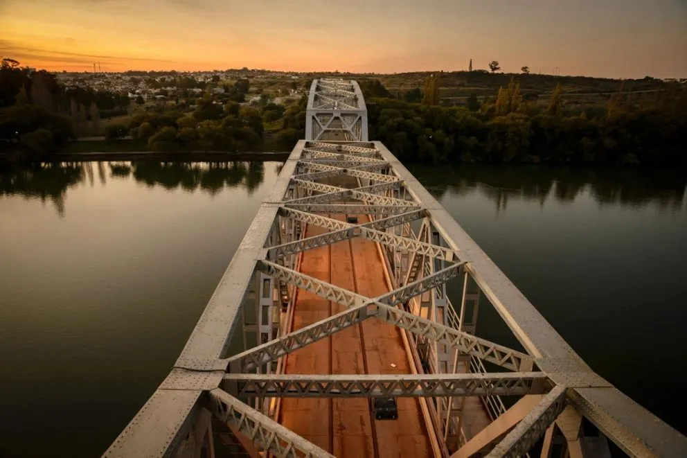 El Puente Ferrocarretero estará cortado durante la madrugada de este sábado
