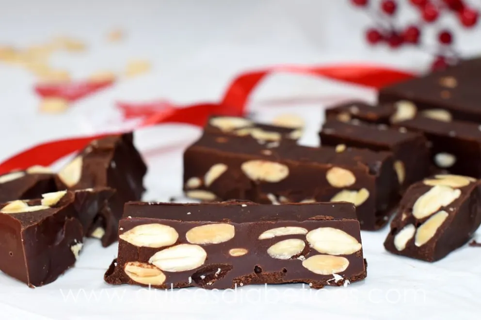 Cómo hacer un turrón de chocolate con almendras, ¡con solo 3 ingredientes!