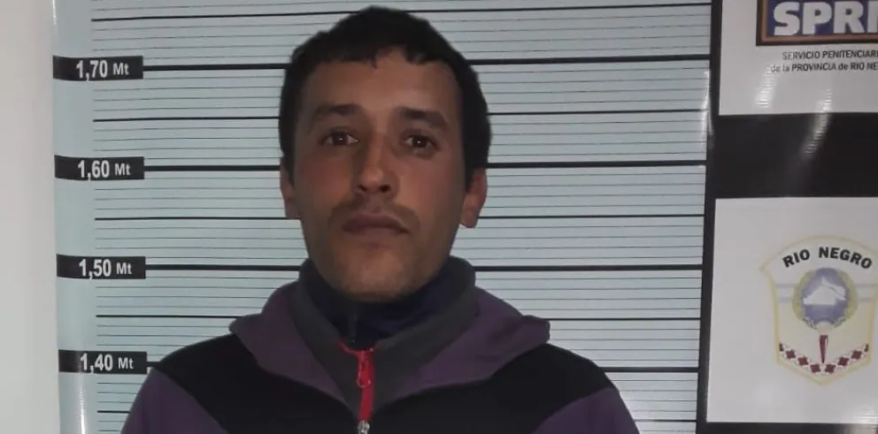 Se busca intensamente a un delincuente que tiene un magíster en fugas