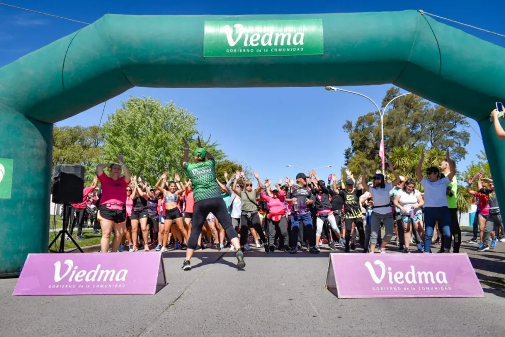 Exitosa correcaminata realizada con el objetivo de difundir la prevención del cáncer de mama