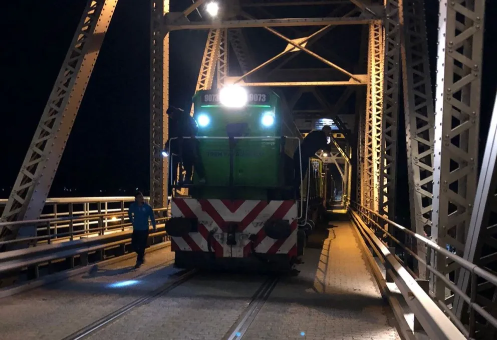 Finalmente llegó el día y el tren carguero hizo su primer viaje rumbo a Bahía Blanca