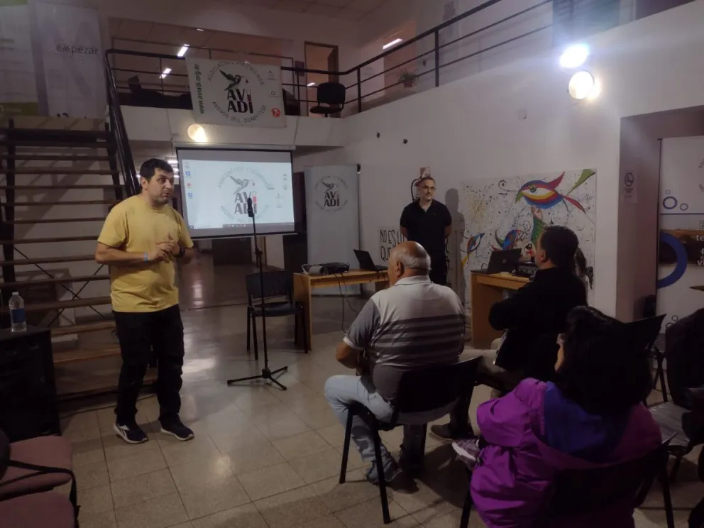 Las promesas oficiales de poner un colectivo terminaron en vales de nafta