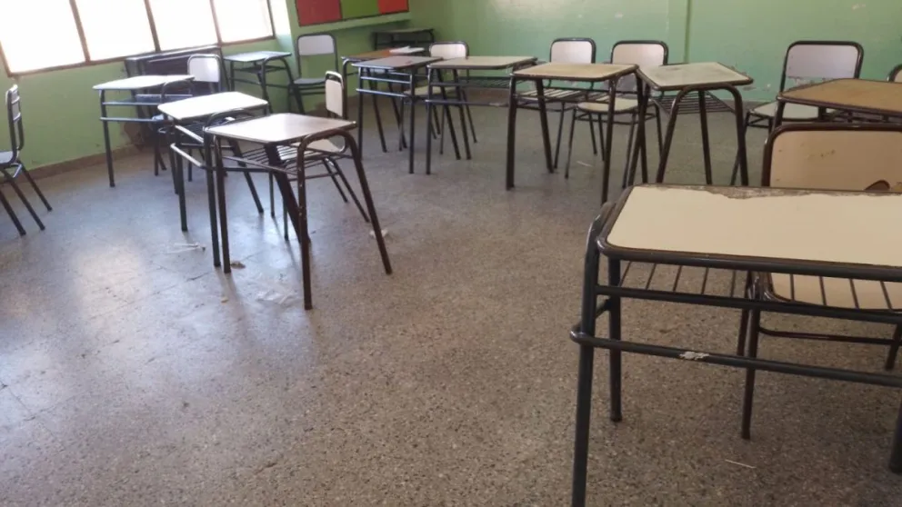 Se suspendieron las clases en la Primaria del barrio Santa Clara por la "vagancia" de porteros