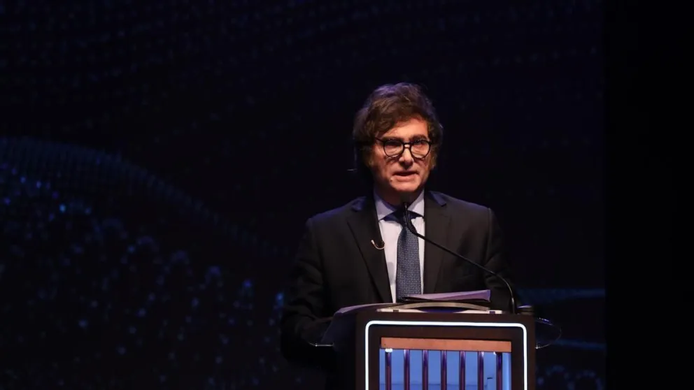 La crítica del New York Times a Milei por la crisis financiera argentina: "Está provocando él solo un shock financiero" 