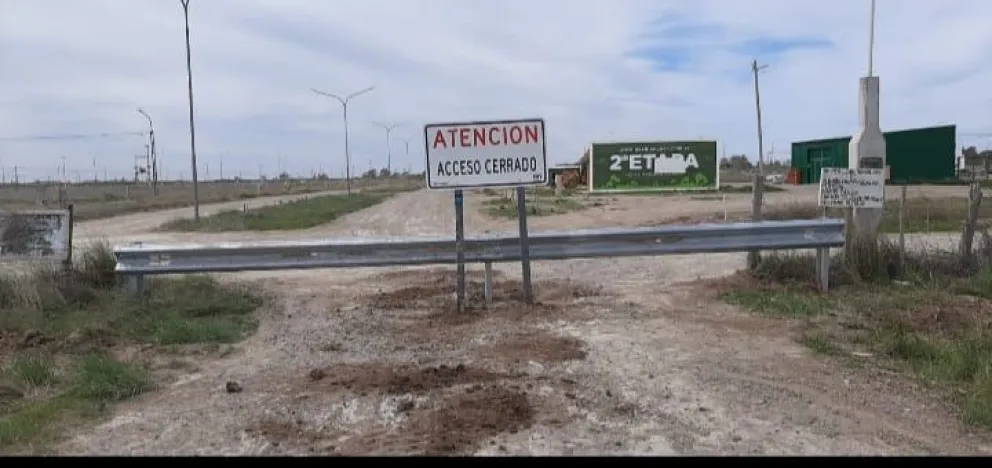 Una grieta quedó abierta por la clausura del acceso a Pueblo Nuevo