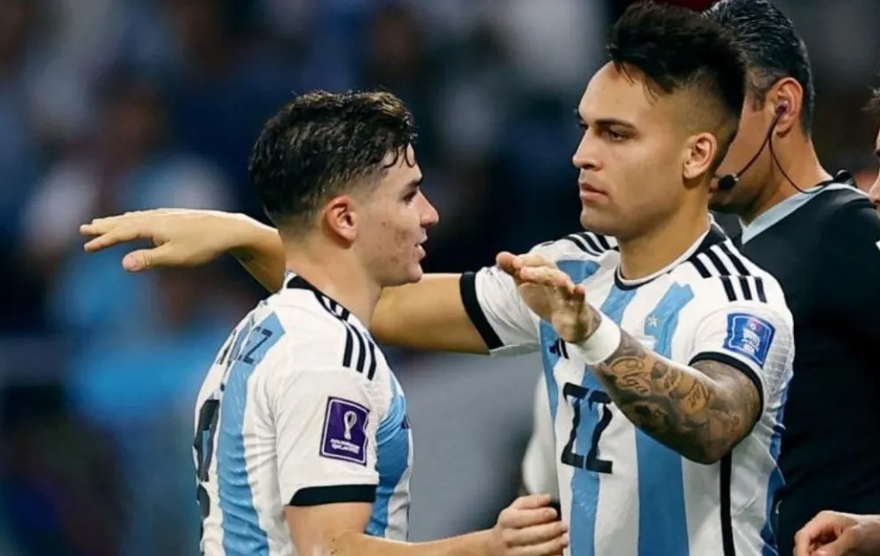 ¿Lautaro y Julián desde el arranque? Scaloni no descarta utilizar a ambos frente a Paraguay
