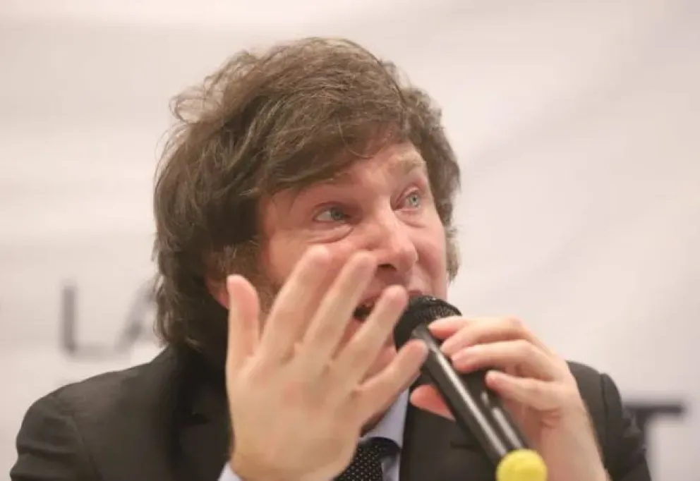 Milei denuncia intento de proscripción y se desliga de la corrida cambiaria